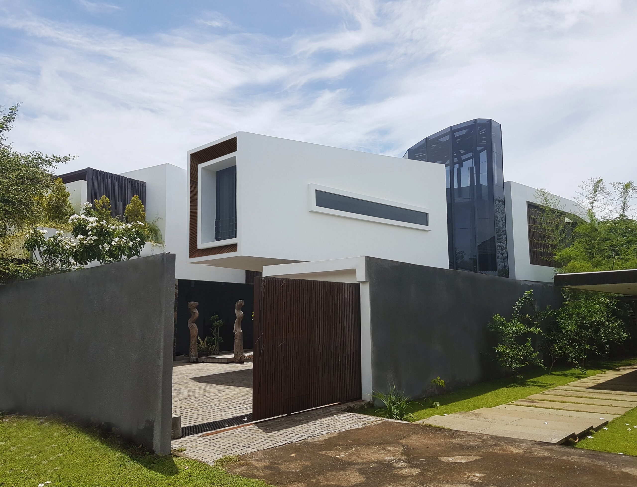 https://inspiralarchitects.com/wp-content/uploads/2023/03/contemporary-villa-design-min-1-scaled.jpg